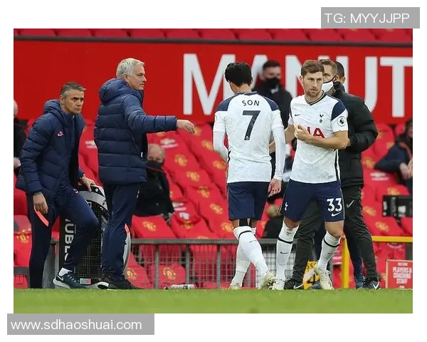 热刺大胜曼联四球狂潮绝杀瞬间点燃全场气氛与转会传闻交织